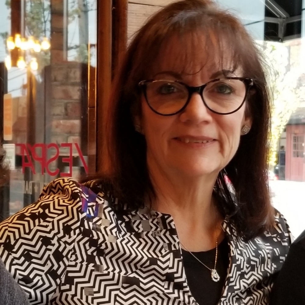 Meet your Posher, Loralee
